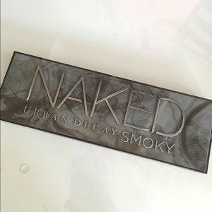 BRAND NEW NEVER USED NAKED SMOKY PALETTE